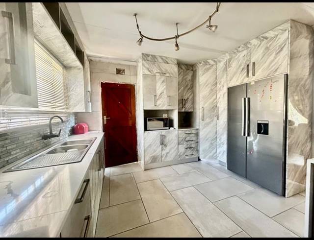 3 BEDROOM HOUSE FOR SALE IN VANDERBIJLPARK CW 2